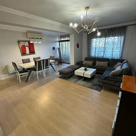 Lita House - 3 Bedroom Apartman *
