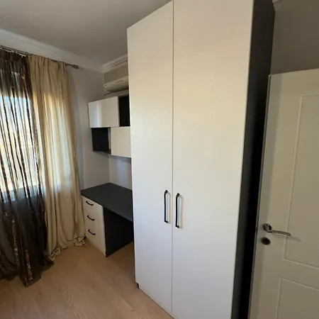 Lita House - 3 Bedroom شقة تيرانا