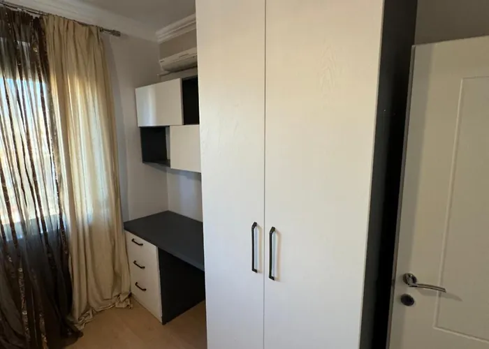 Lita House - 3 Bedroom شقة تيرانا